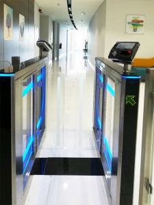 Sweeper-S Slim speed gates in an office corridor